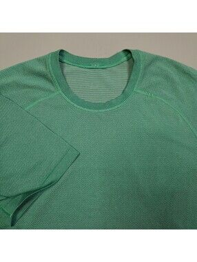 Lululemon Metal Vent Tech Tee Shirt Green Athletic Gym Workout Small
